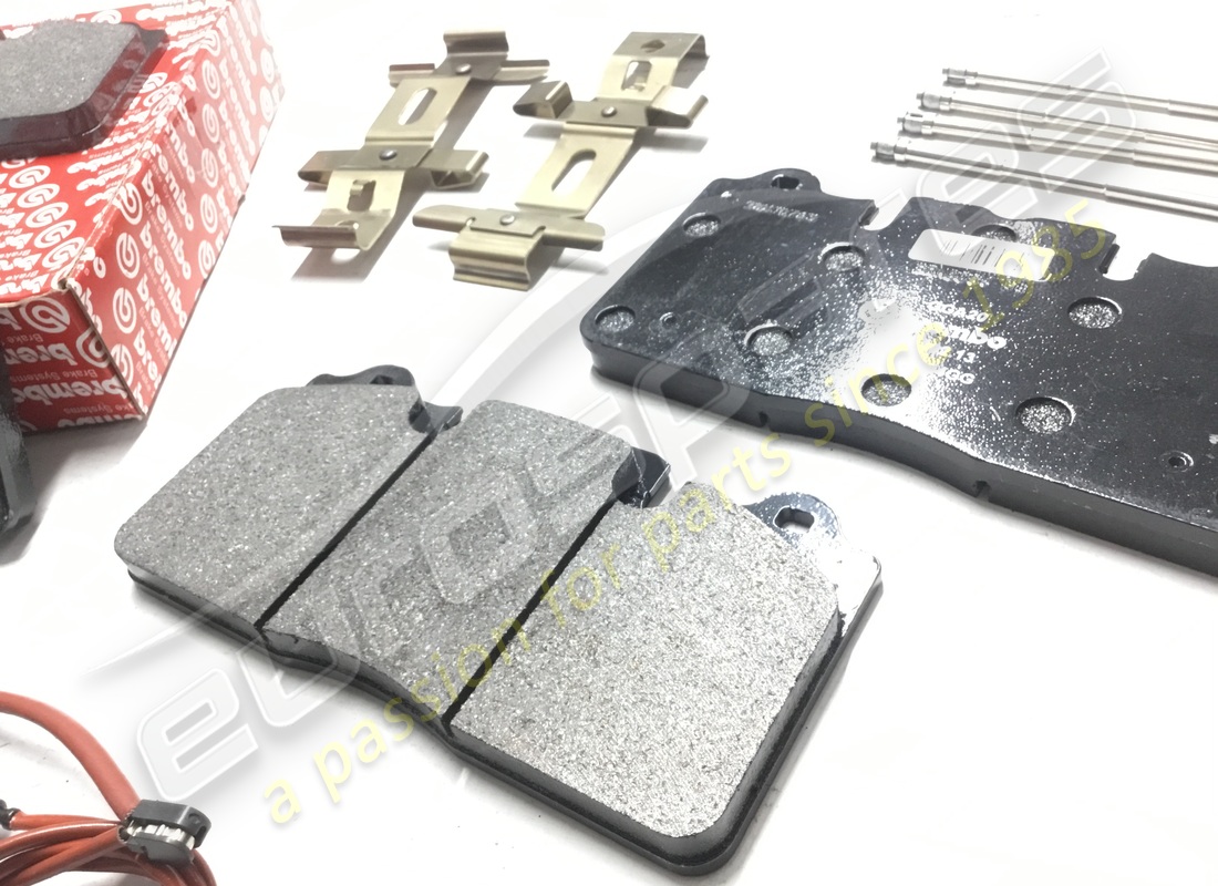 nouveau kit ferrari de plaquettes avant. numéro de pièce 70002035 (3)