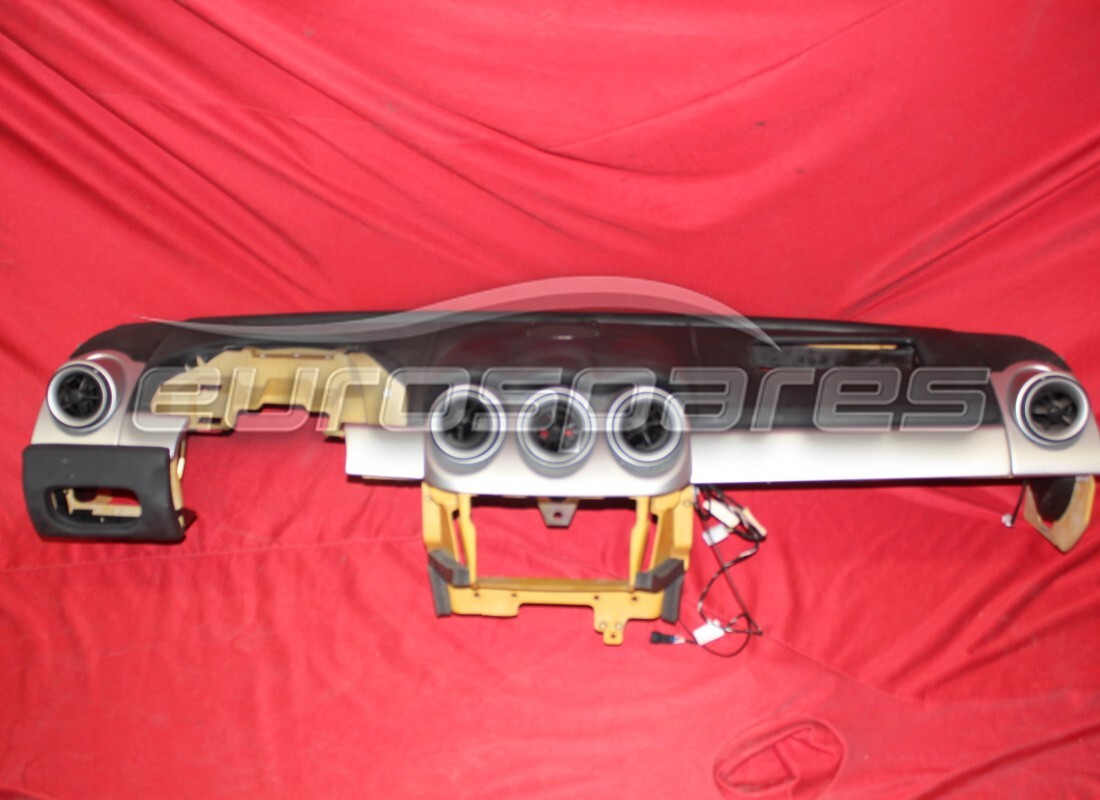 UTILISÉ Ferrari SOUS-STRUCTURE SUPÉRIEURE DU TABLEAU DE BORD. NUMÉRO DE PIÈCE 671561.. (1)