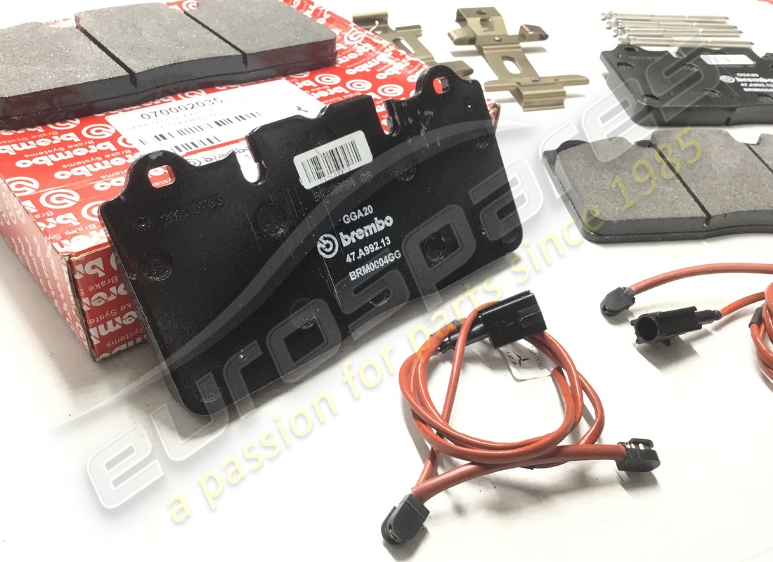 nouveau kit ferrari de plaquettes avant. numéro de pièce 70002035 (2)