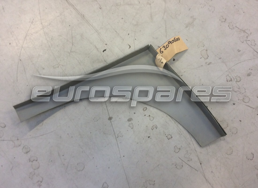 nouveau ferrari passage de roue arrière droit côté avant. numéro de pièce 63090600 (1)