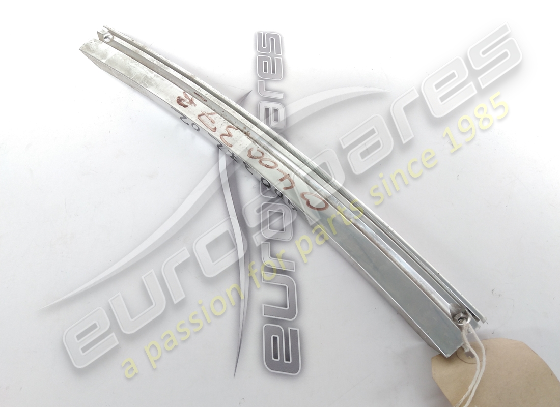 nouveau cadre droit ferrari. numéro de pièce 40037202 (2)