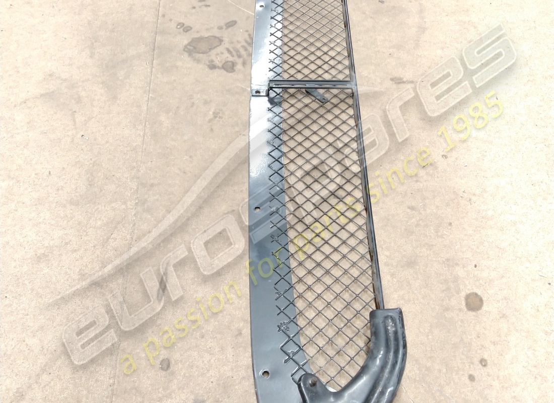 utilisé ferrari grille supérieure. numéro de pièce 68099000 (3)