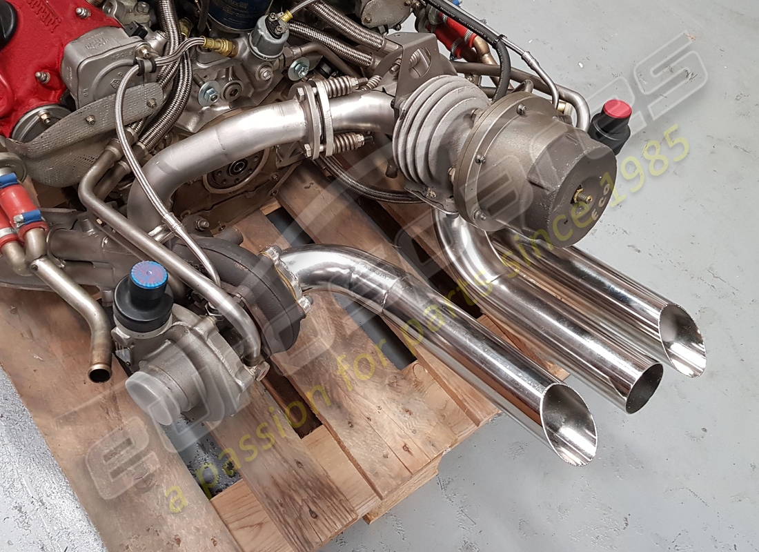 nouveau moteur ferrari f40. numéro de pièce 132368 (7)