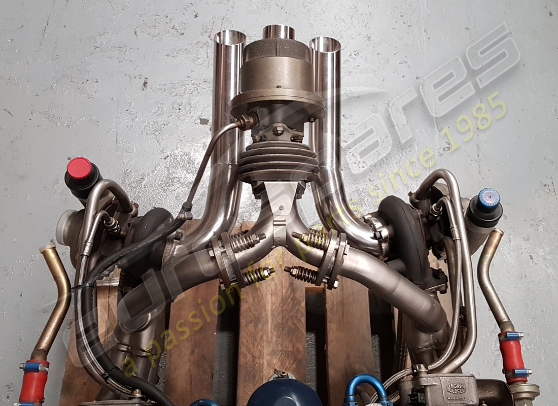 nouveau moteur ferrari f40. numéro de pièce 132368 (2)