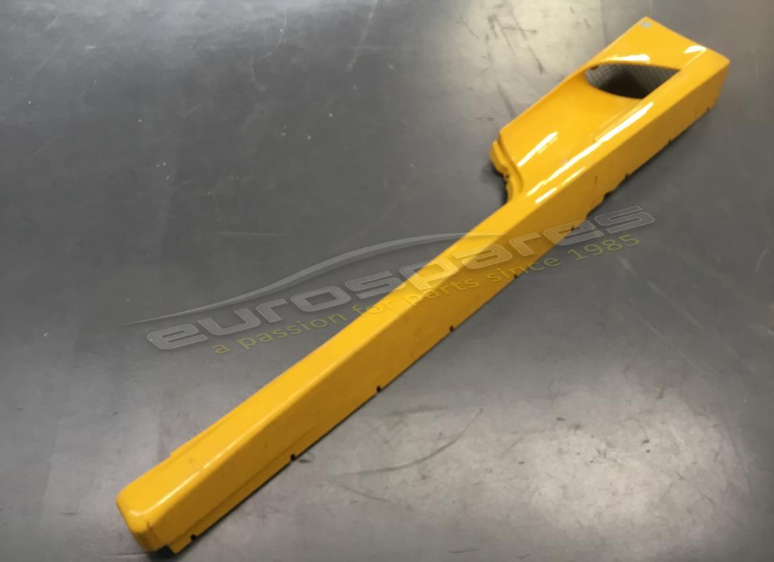 DOUBLURE LH Ferrari UTILISÉE. NUMÉRO DE PIÈCE 69832010 (1)