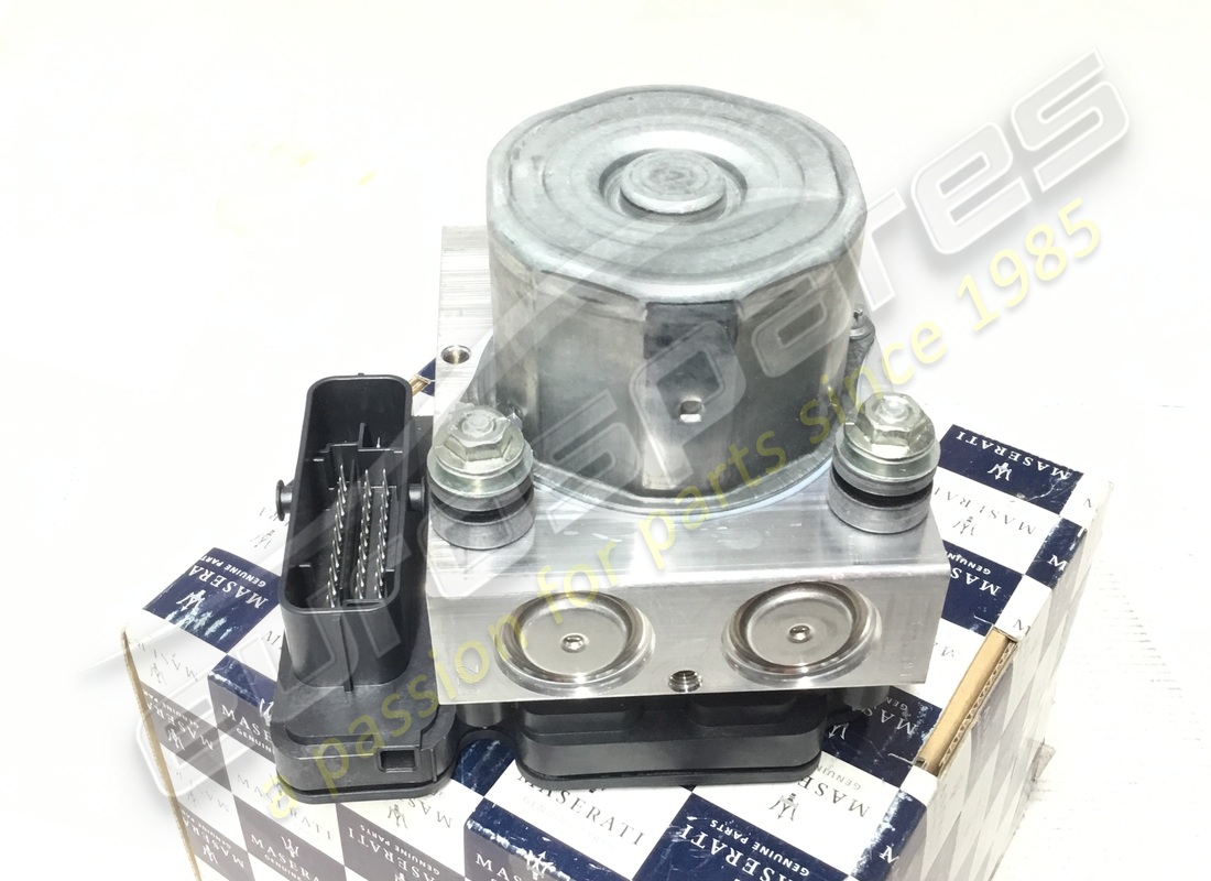 nouvelle unité hydraulique abs/asr maserati nla au qg, vérifiez le stock localement. numéro de pièce 673001939 (1)