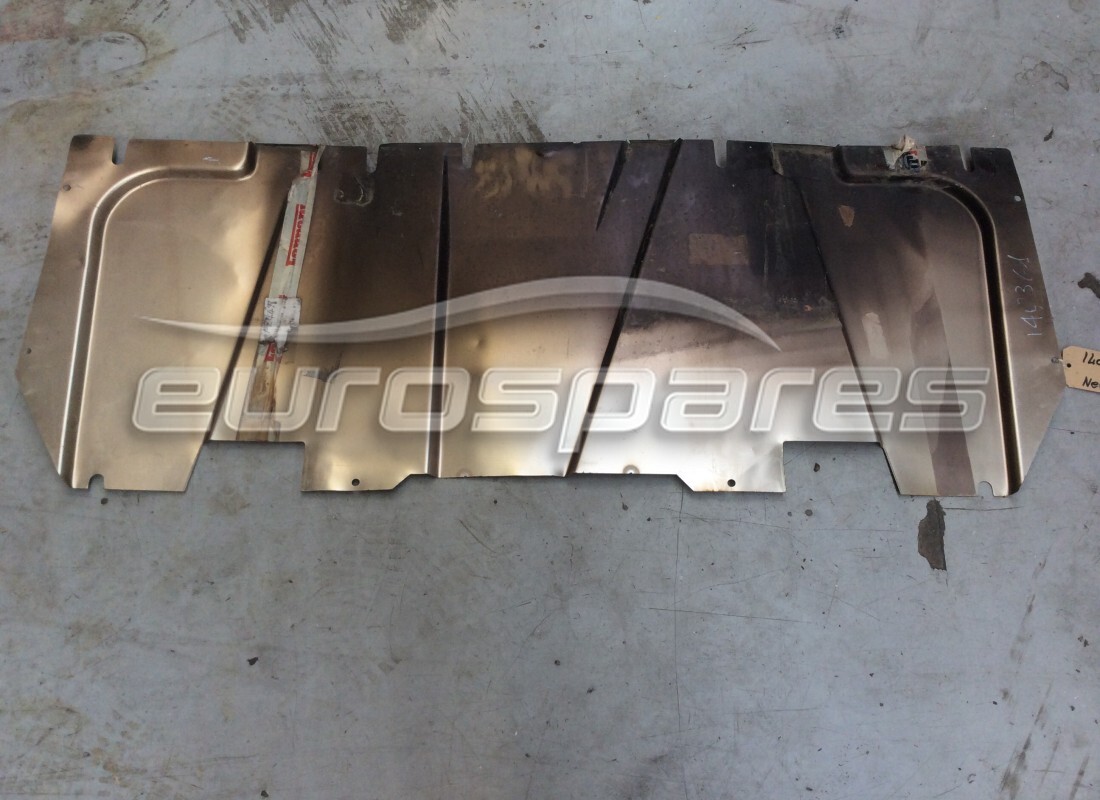 nouveau bouclier de réservoir de carburant ferrari. numéro de pièce 140361 (1)