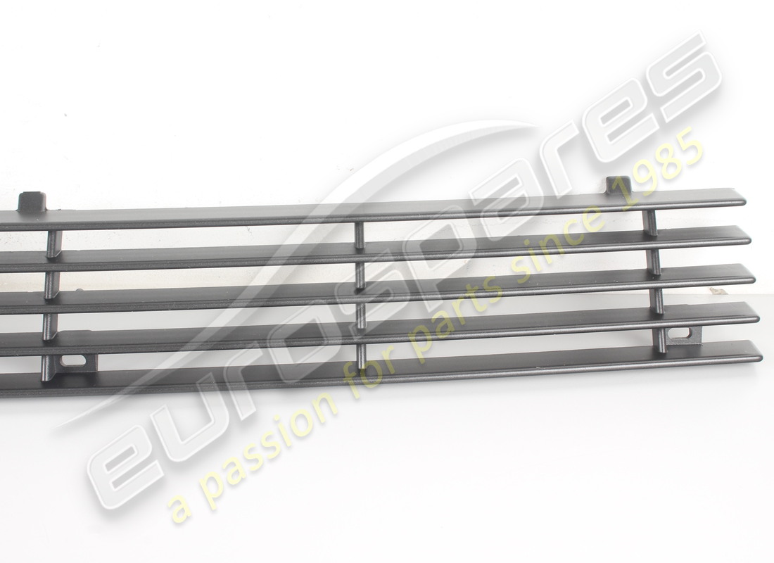NOUVELLE GRILLE DE PARE-CHOC AVANT MASERATI. NUMÉRO DE PIÈCE 366300346 (4) nouvelle grille de pare-choc avant maserati. numéro de pièce 366300346 (4)