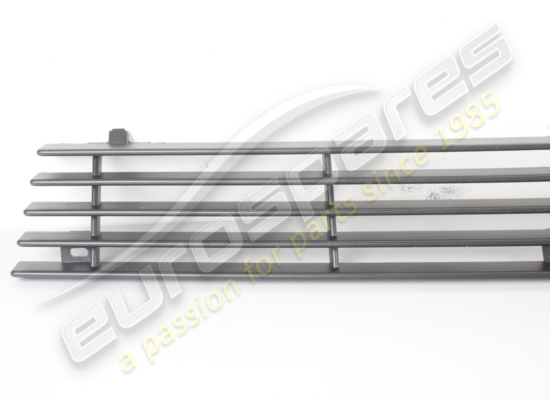 NOUVELLE GRILLE DE PARE-CHOC AVANT MASERATI. NUMÉRO DE PIÈCE 366300346 (3) nouvelle grille de pare-choc avant maserati. numéro de pièce 366300346 (3)