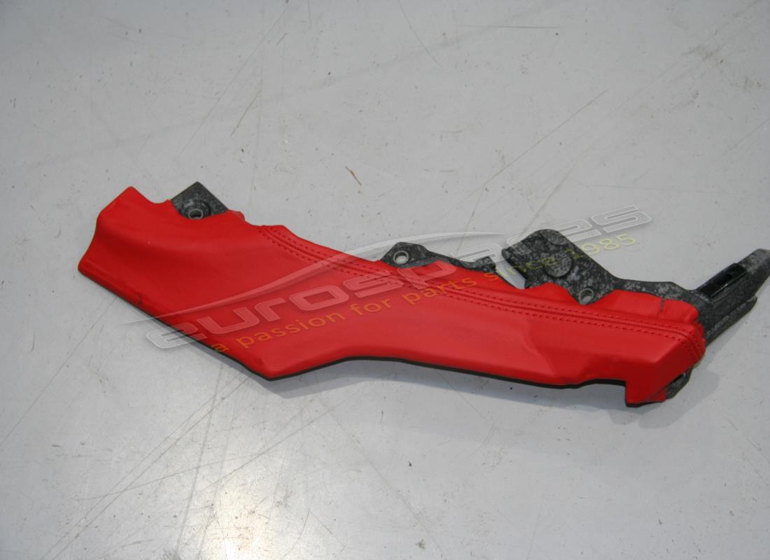 GARNITURE LATÉRALE GAUCHE Ferrari UTILISÉE. NUMÉRO DE PIÈCE 851085.. (1)