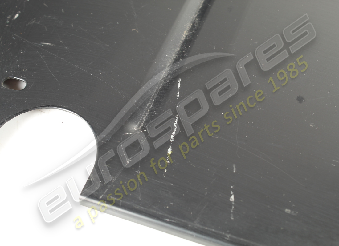 nouveau ferrari bouclier gauche. numéro de pièce 138083 (2)