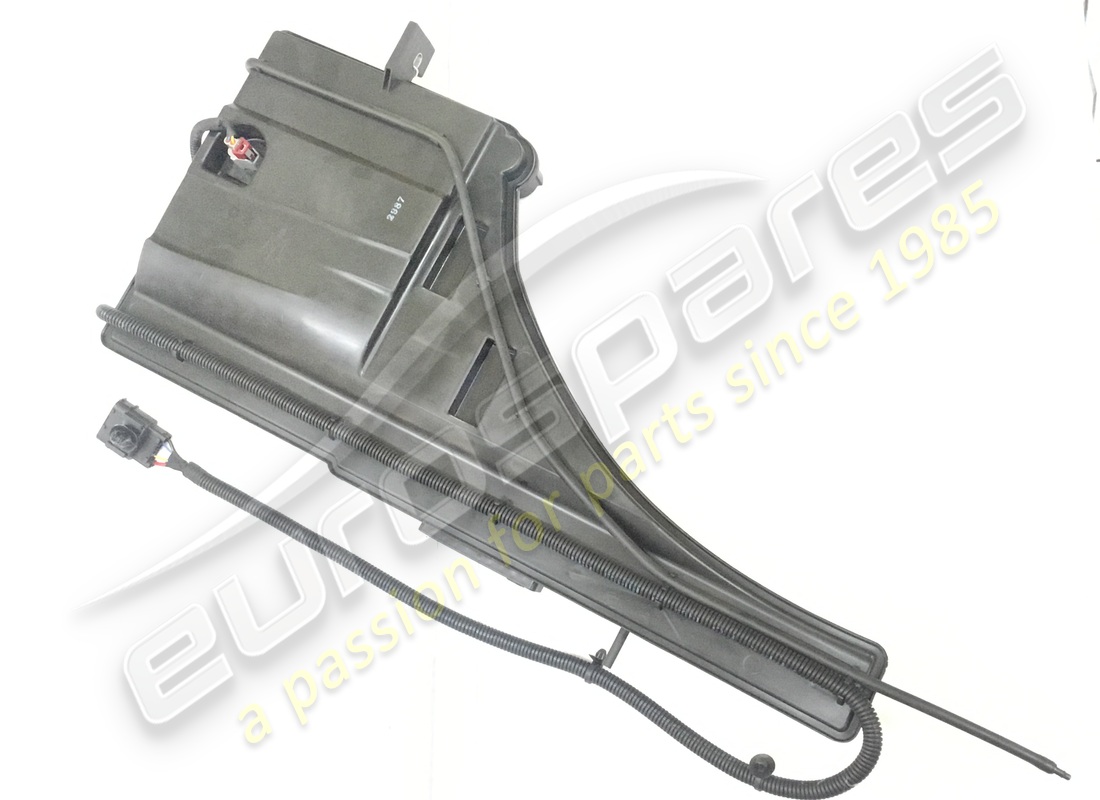 nouveau réservoir de rondelle -glace maserati. numéro de pièce 670105311 (2)