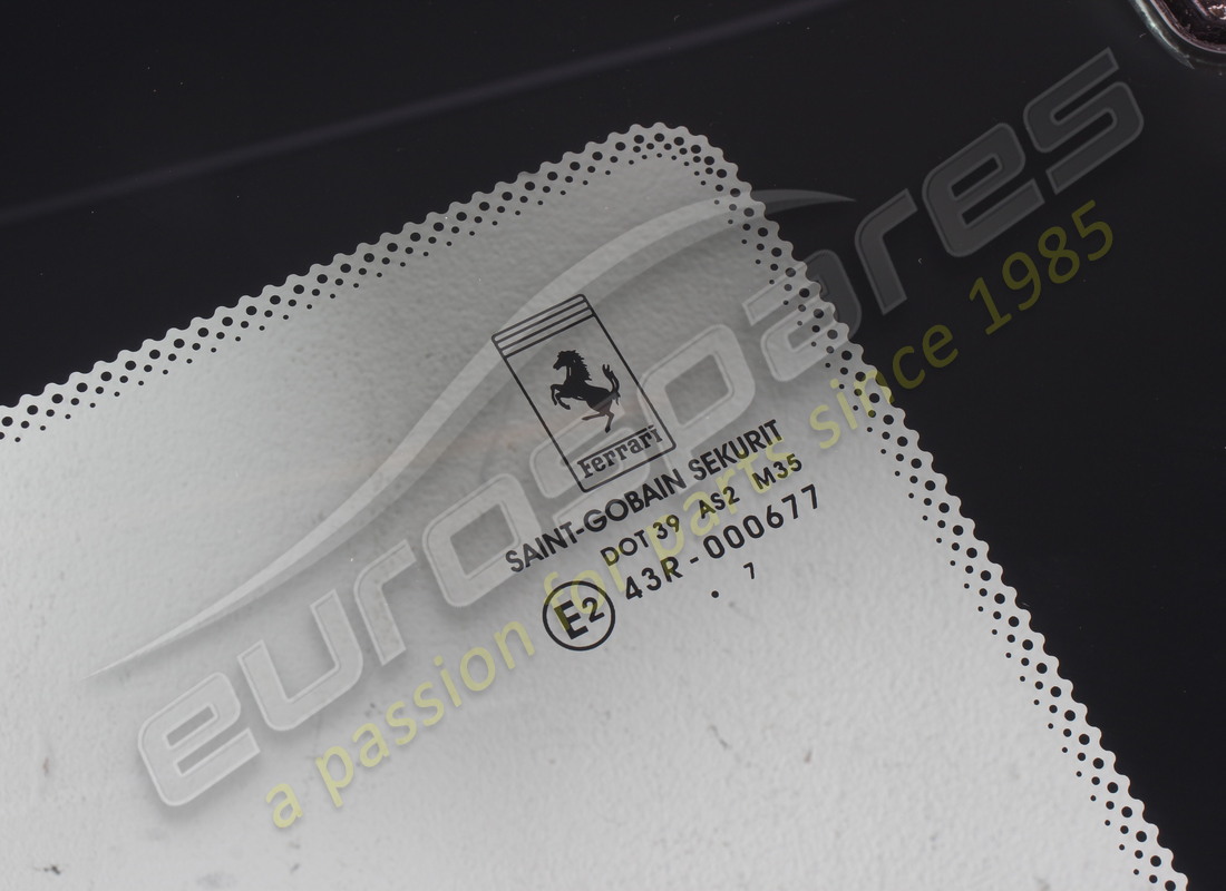 nouvelle fenêtre latérale arrière ferrari droite. numéro de pièce 82321100 (2)