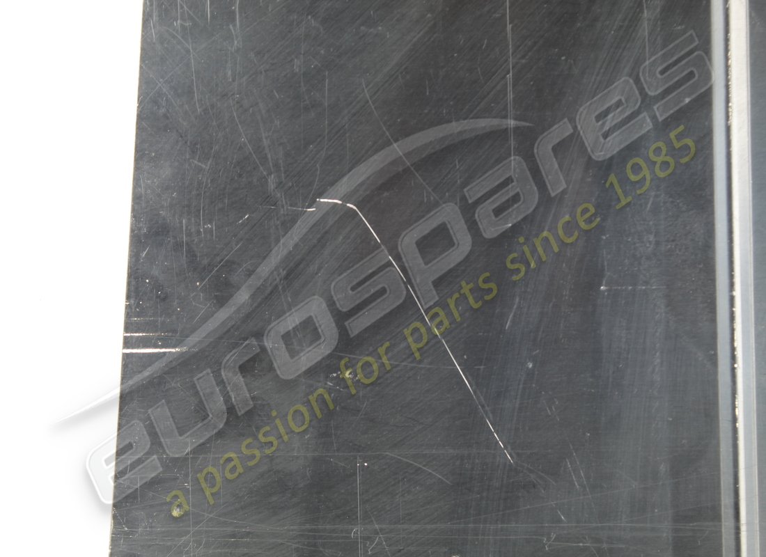 nouveau ferrari bouclier gauche. numéro de pièce 138083 (5)