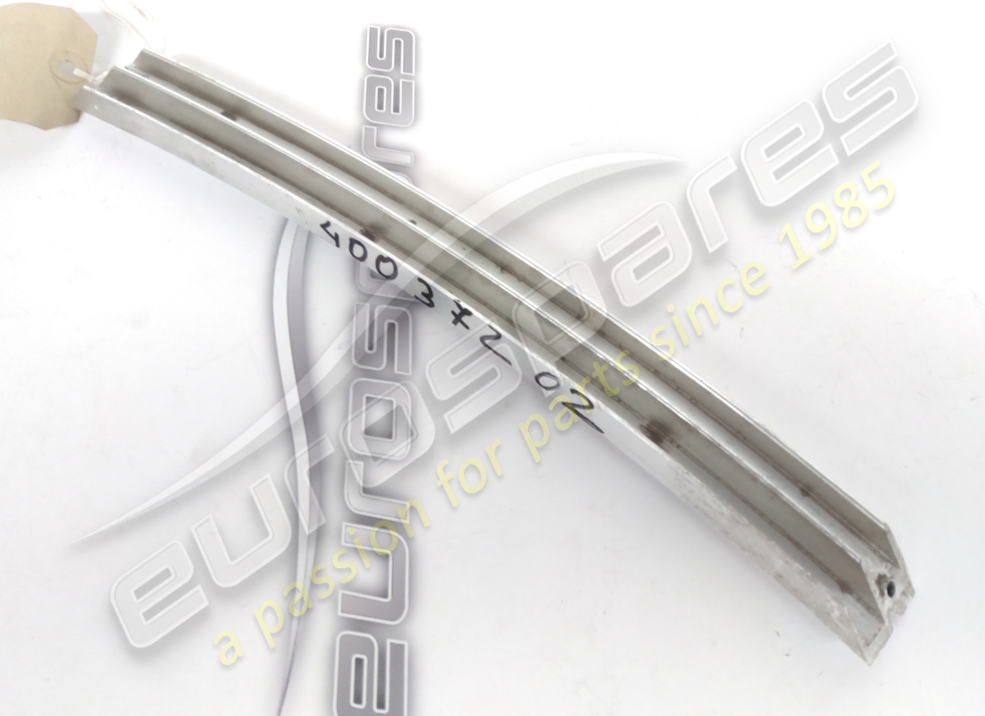 nouveau cadre droit ferrari. numéro de pièce 40037202 (1)