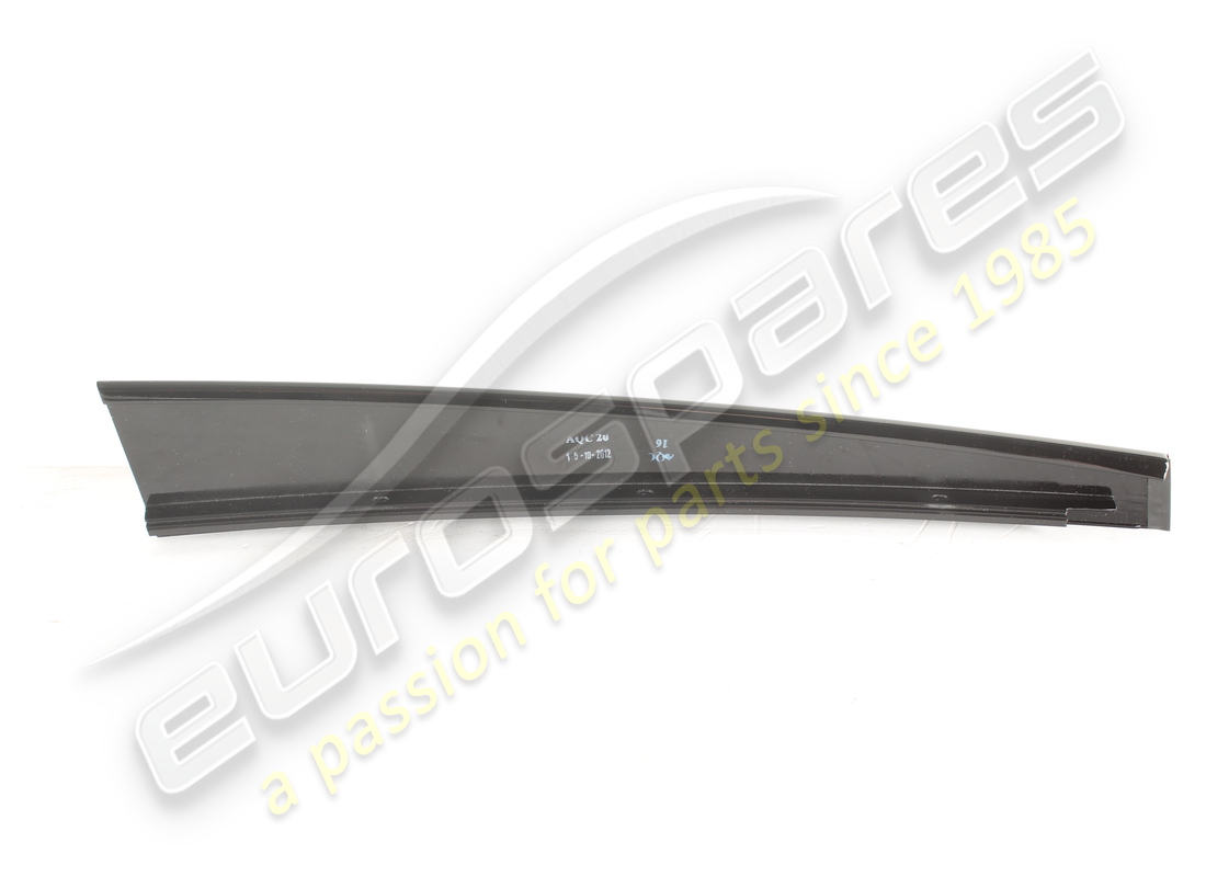 garniture extérieure de porte avant gauche neuve maserati. numéro de pièce 67066400 (2)
