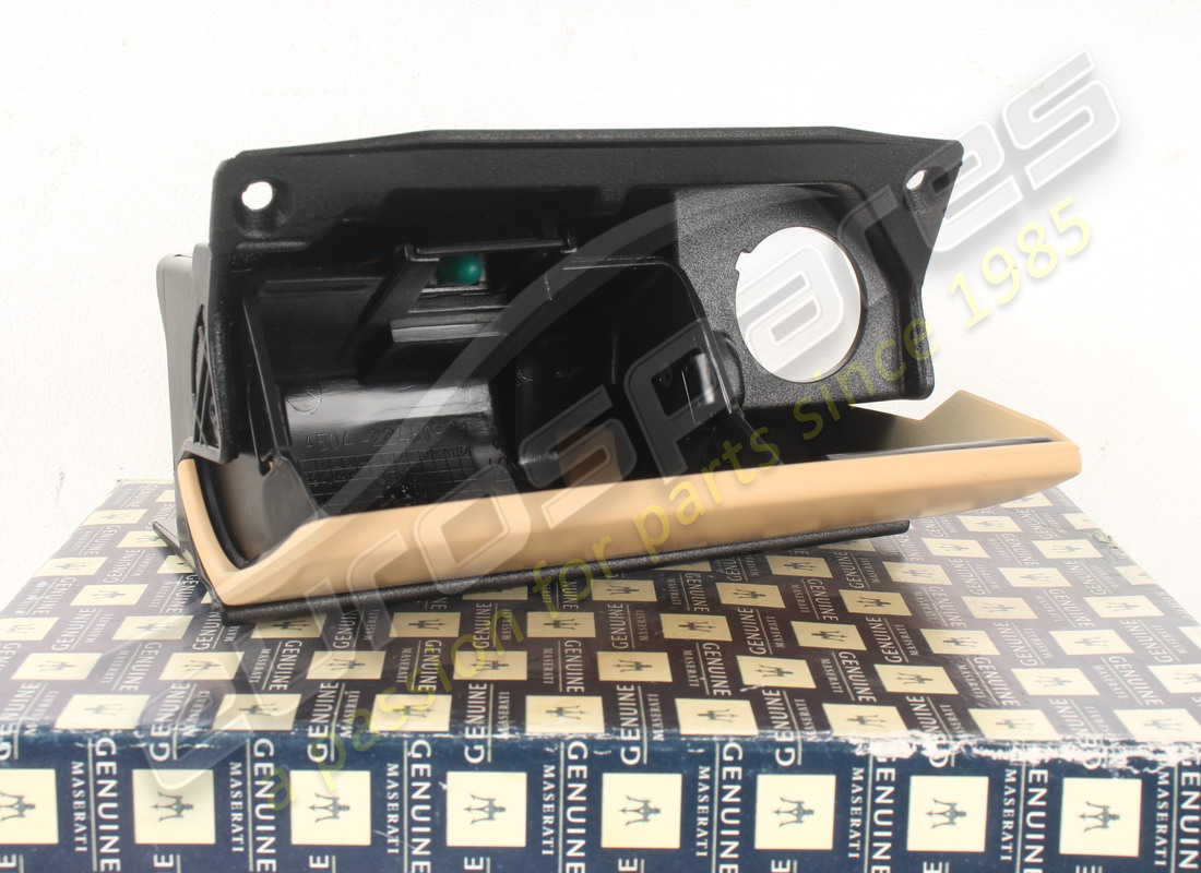 NEUF (AUTRE) Maserati CENDRIER ARRIÈRE, BEIGE. NUMÉRO DE PIÈCE 981307830 (1)