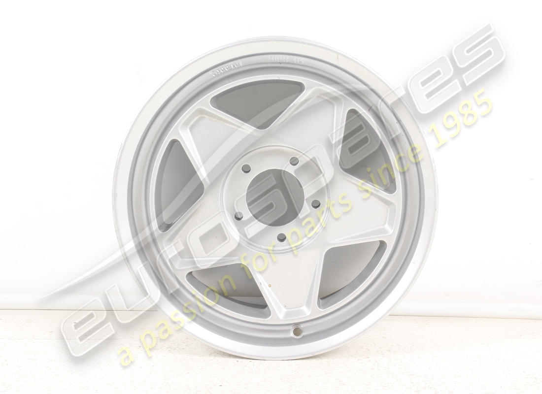 UTILISÉ Ferrari JANTE DE PNEU AVANT 210/415 . NUMÉRO DE PIÈCE 123164 (1)