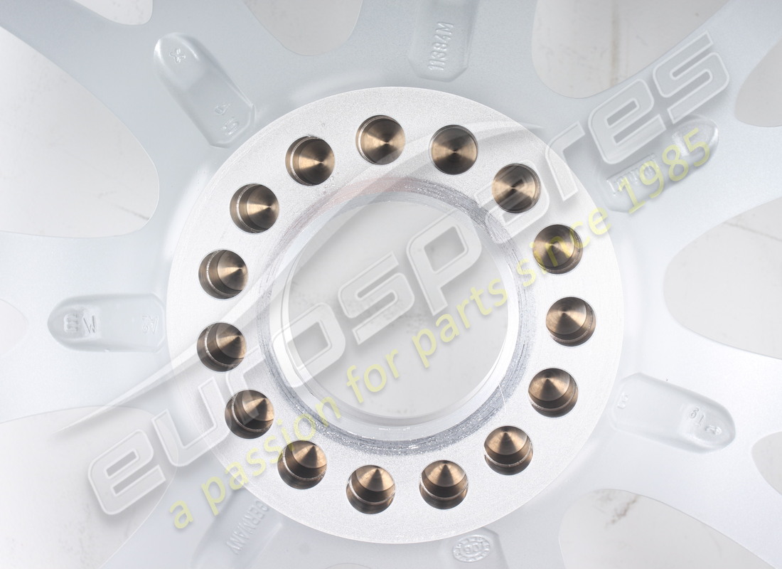 NOUVELLE JANTE ARRIÈRE FERRARI. NUMÉRO DE PIÈCE 220734 (5) nouvelle jante arrière ferrari. numéro de pièce 220734 (5)