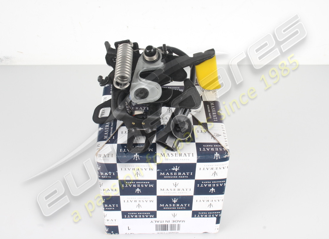 nouveau serrure de capot maserati. numéro de pièce 670152937 (1)