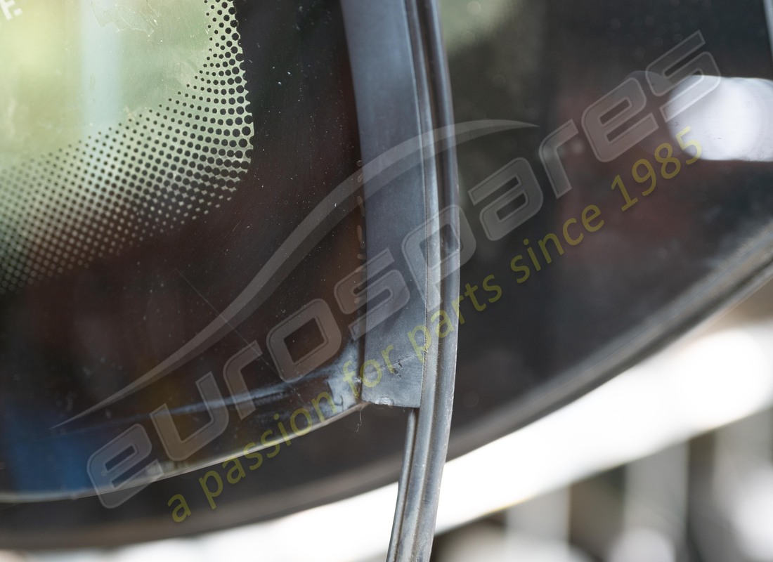 pare-brise ferrari utilisé. numéro de pièce 65815600 (5)
