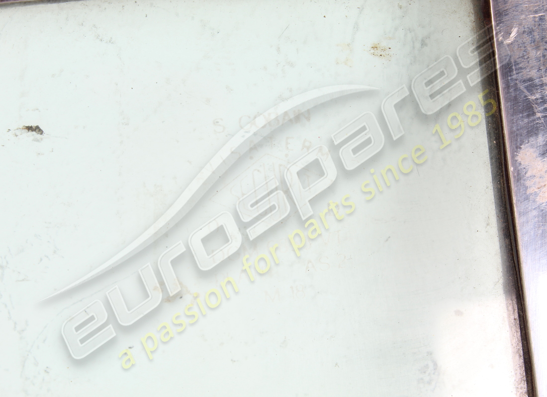 VITRE DE CUSTODE ARRIÈRE DROITE D'OCCASION. NUMÉRO DE PIÈCE : CW32098 (2) vitre de custode arrière droite d'occasion. numéro de pièce : cw32098 (2)