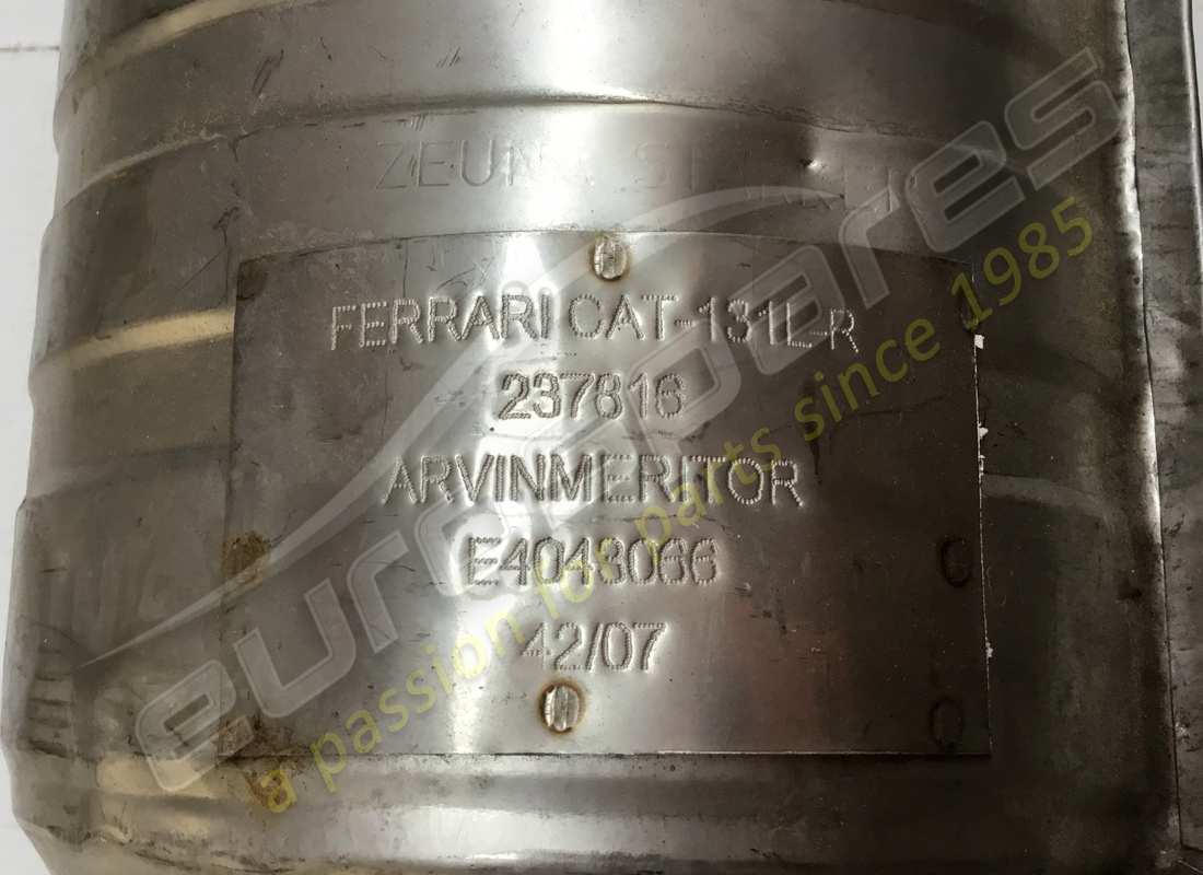nouveau catalyseur rh ferrari complet. numéro de pièce 237816 (2)
