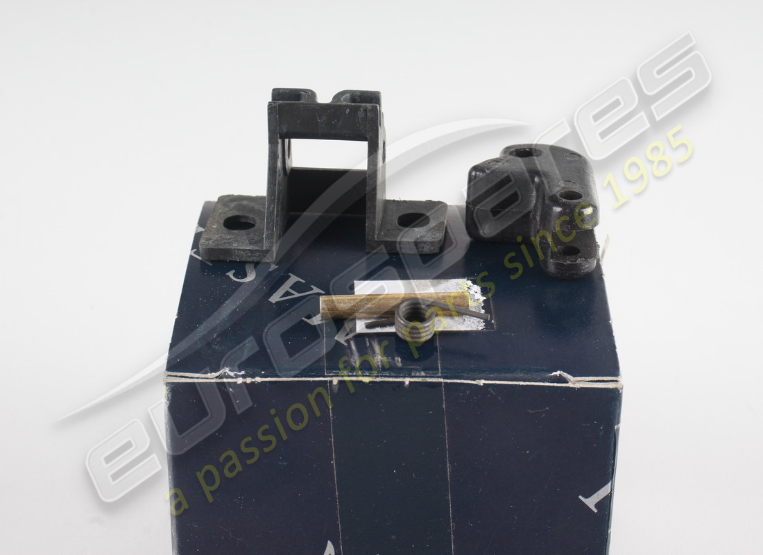 cliquet neuf maserati. numéro de pièce 312520144 (2)