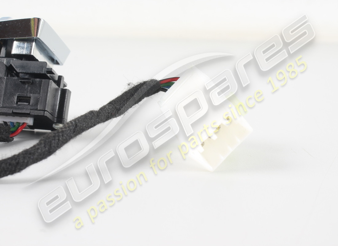 nouveau bouton poussoir maserati. numéro de pièce 82918400 (3)