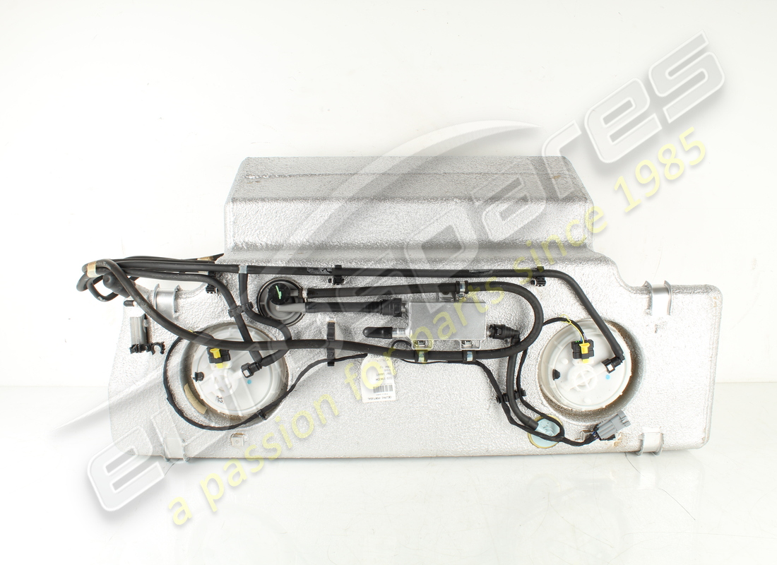nouveau réservoir de carburant ferrari. numéro de pièce 191486 (2)