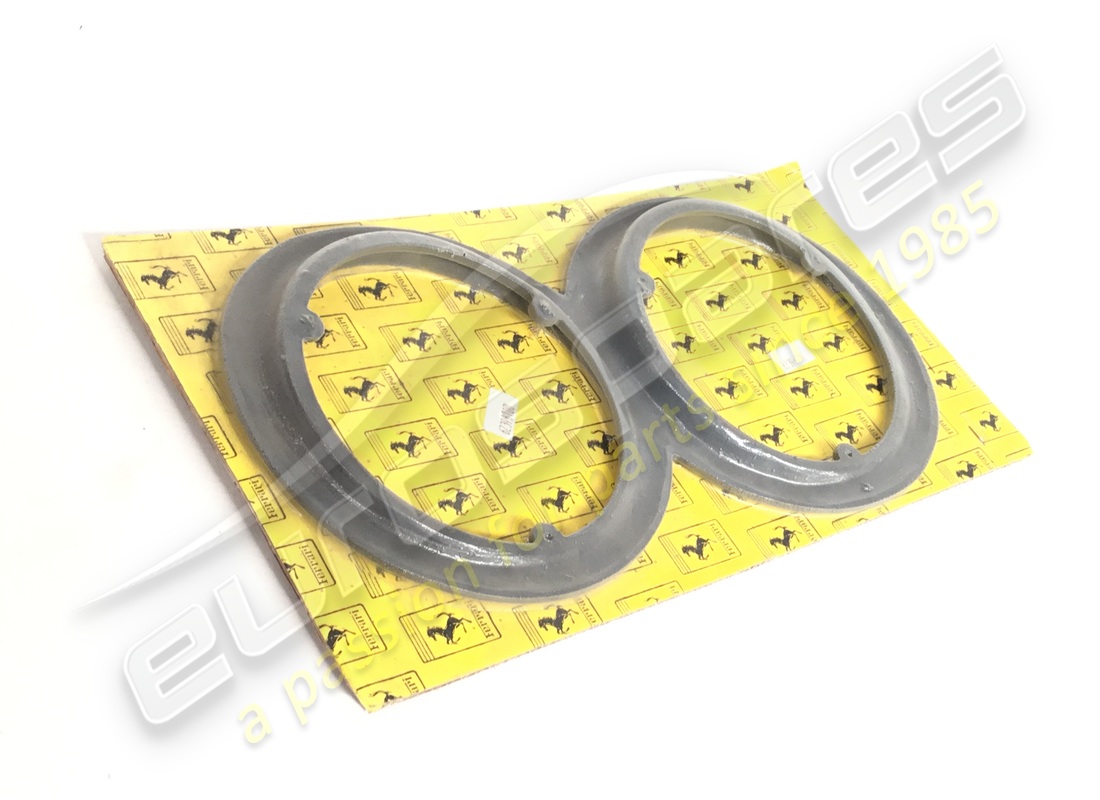 nouveaux ferrari anneaux de support de feu arrière gauche. numéro de pièce 62398700 (1)