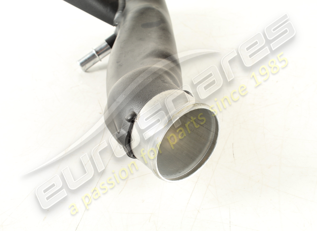 UTILISÉ FERRARI TUYAU GAUCHE DU REFROIDISSEUR INTERMÉDIAIRE À. NUMÉRO DE PIÈCE 814108 (3) utilisé ferrari tuyau gauche du refroidisseur intermédiaire à. numéro de pièce 814108 (3)