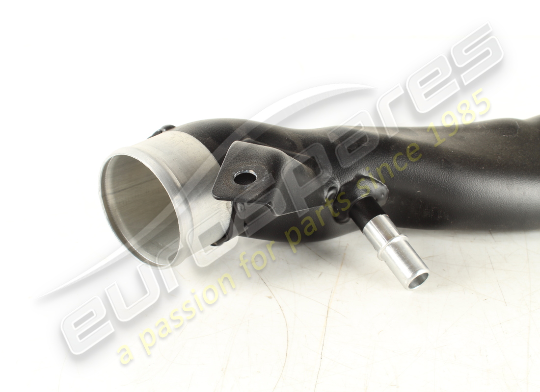 UTILISÉ FERRARI TUYAU GAUCHE DU REFROIDISSEUR INTERMÉDIAIRE À. NUMÉRO DE PIÈCE 814108 (2) utilisé ferrari tuyau gauche du refroidisseur intermédiaire à. numéro de pièce 814108 (2)