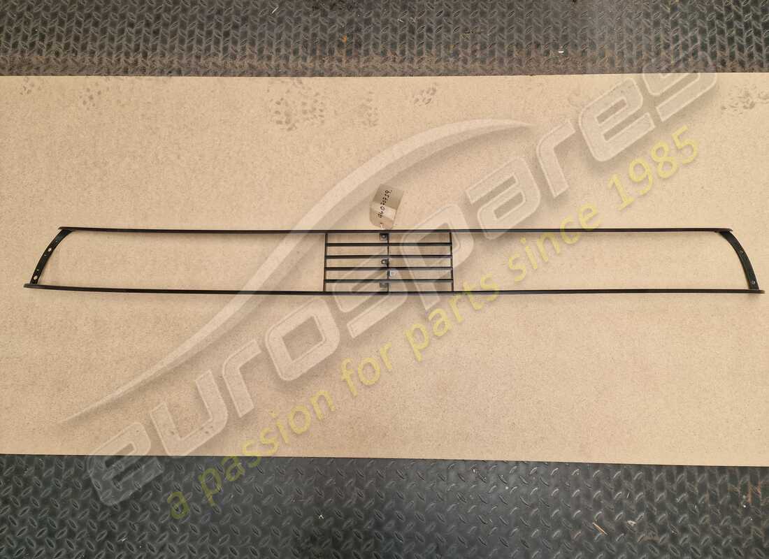 nouvelle grille arrière ferrari (348 serie speciale) req 94070775/6. numéro de pièce 94070739 (1)