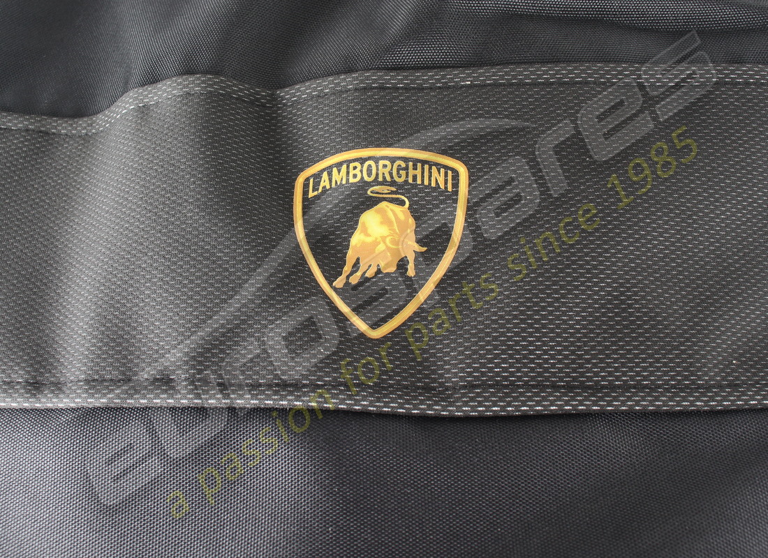 nouvelle housse de voiture lamborghini aventador carbone look. numéro de pièce 470860637 (2)