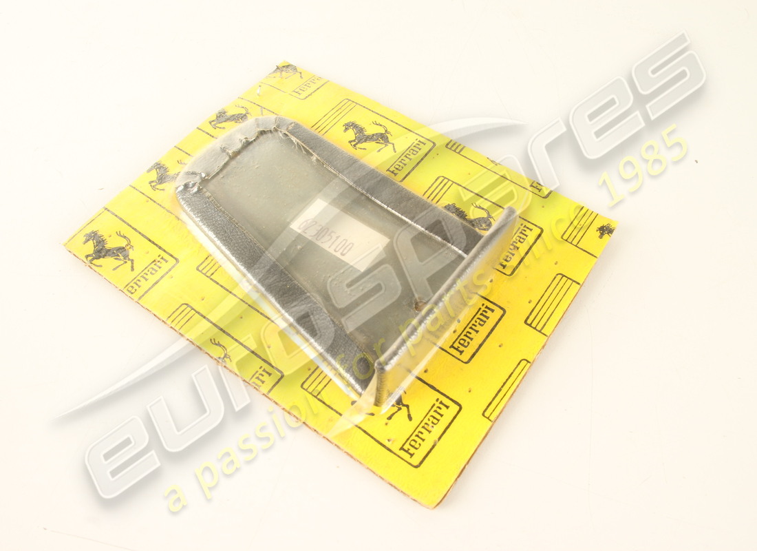 MOULURE À DROITE Ferrari UTILISÉE. NUMÉRO DE PIÈCE 62305100 (1)