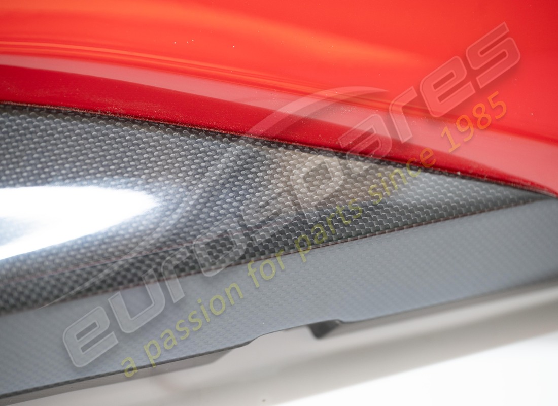 utilisé ferrari jupe latérale lh carbone. numéro de pièce 985796474 (2)