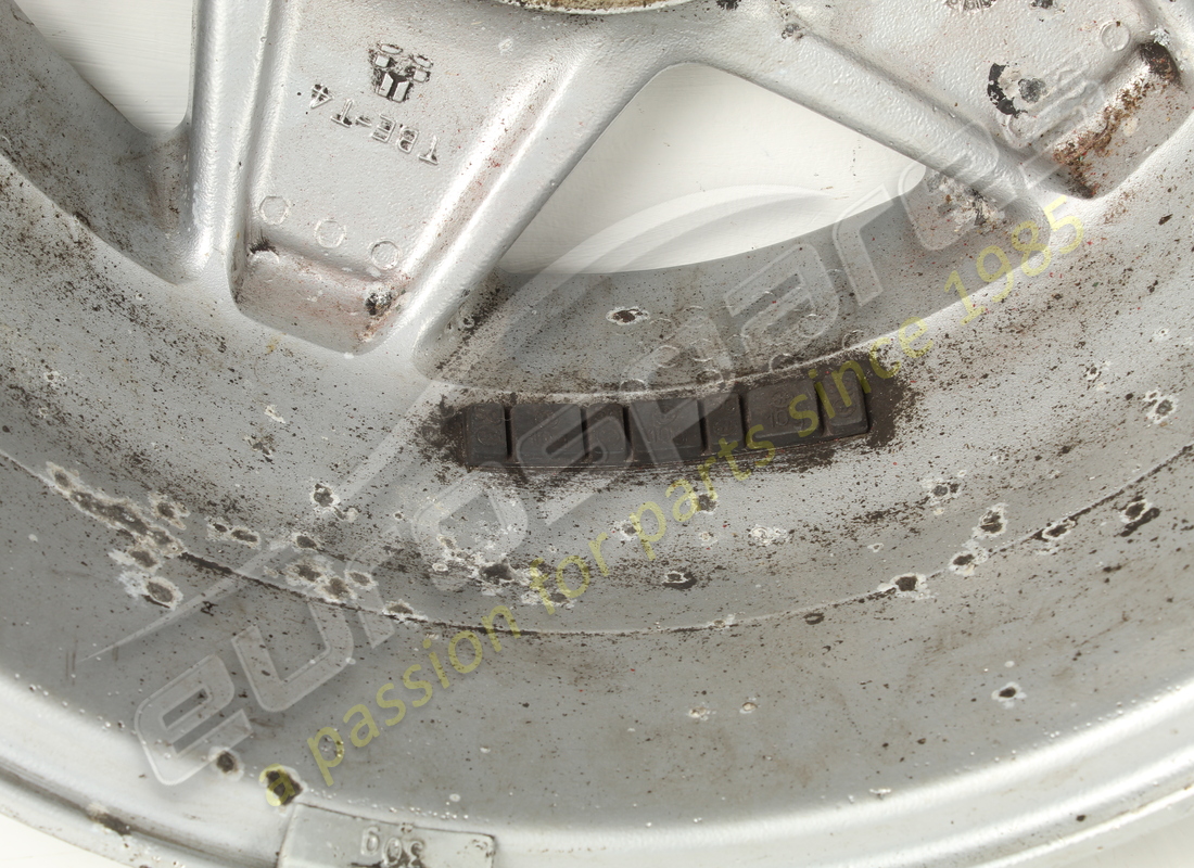 UTILISÉ FERRARI ROUE AVANT 3.2 MQV. NUMÉRO DE PIÈCE 127465 (7) utilisé ferrari roue avant 3.2 mqv. numéro de pièce 127465 (7)