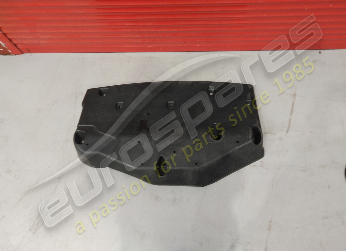 BOUCLIER AÉRODYNAMIQUE ARRIÈRE D'OCCASION Maserati. NUMÉRO DE PIÈCE 670030778 (1)