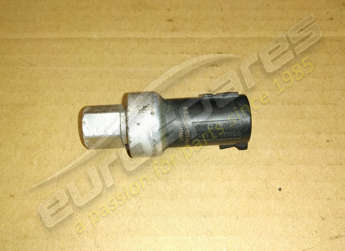ENSEMBLE INTERRUPTEUR Aston Martin UTILISÉ, COUPURE DE PRESSION . NUMÉRO DE PIÈCE AG438911295 (1)
