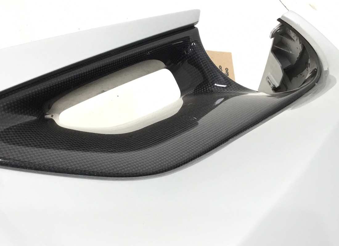 utilisé eurospares ferrari 488 pare-choc arrière avec environs légers en carbone. numéro de pièce eap1374241 (2)