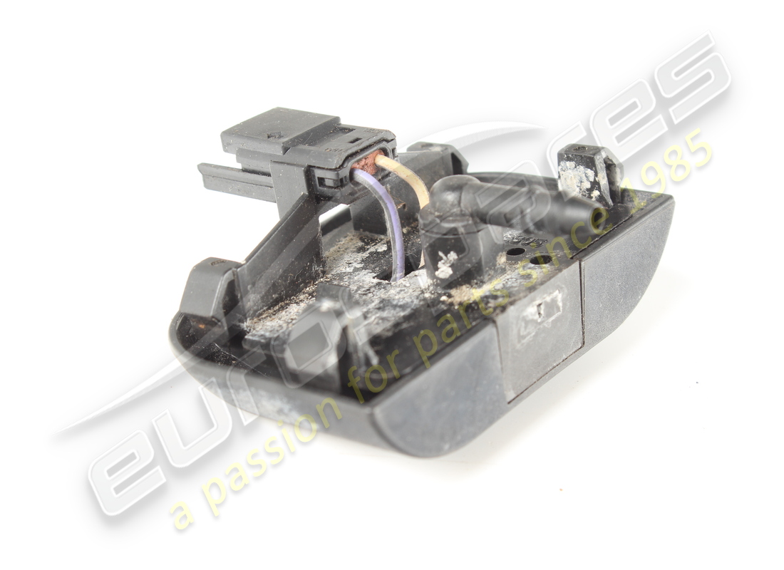 buse de pulvérisation d'occasion maserati. numéro de pièce 670013461 (2)