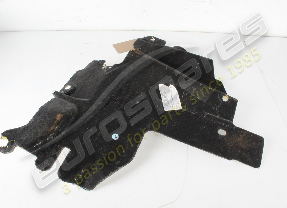 bouclier thermique du collecteur supérieur droit endommagé ferrari. numéro de pièce 785495 (3)