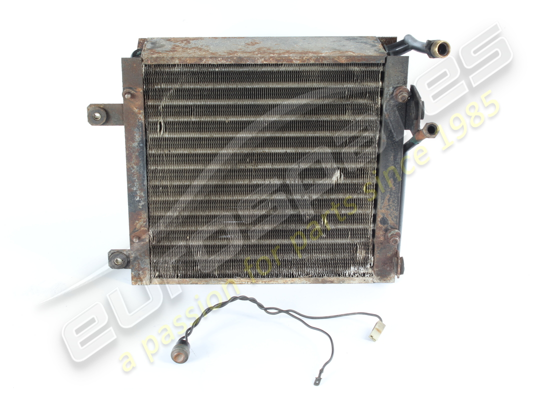 condenseur ferrari endommagé. numéro de pièce 61400300 (1)