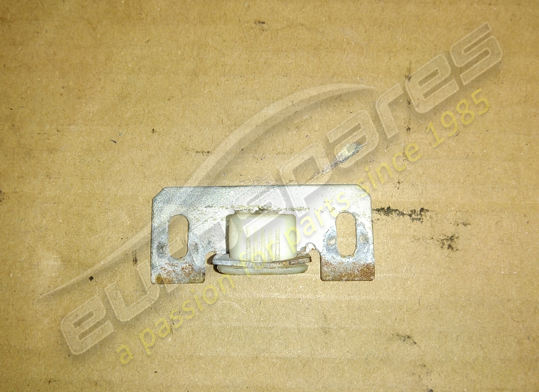 UTILISÉ Ferrari SUPPORT . NUMÉRO DE PIÈCE 65297600 (1)