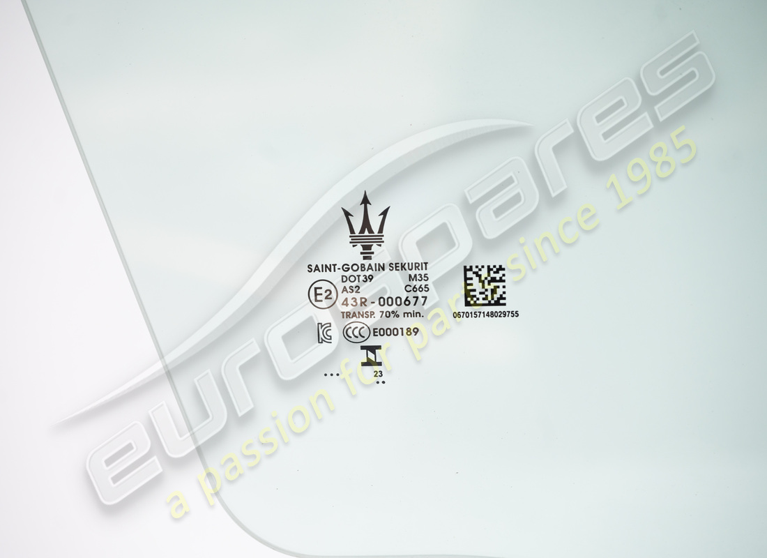nouvelle vitre de porte avant droite maserati. numéro de pièce 670157148 (2)