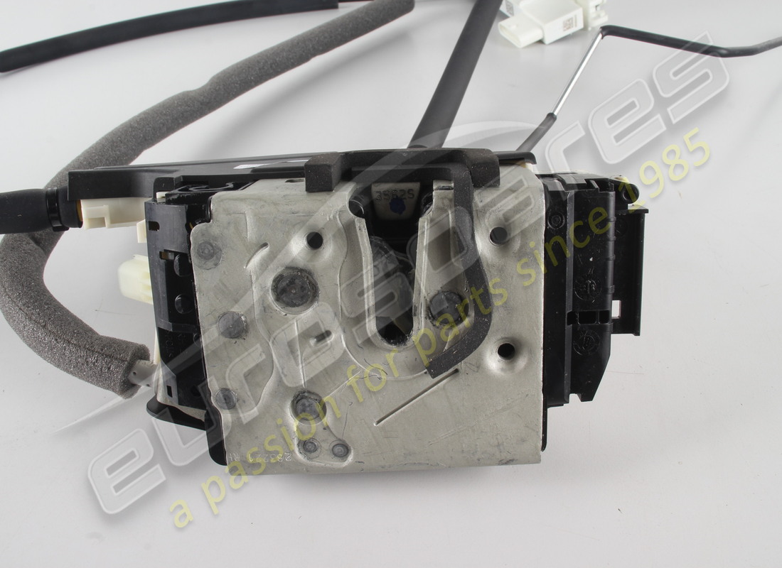 nouvelle serrure de porte avant droite maserati. numéro de pièce 670216492 (5)