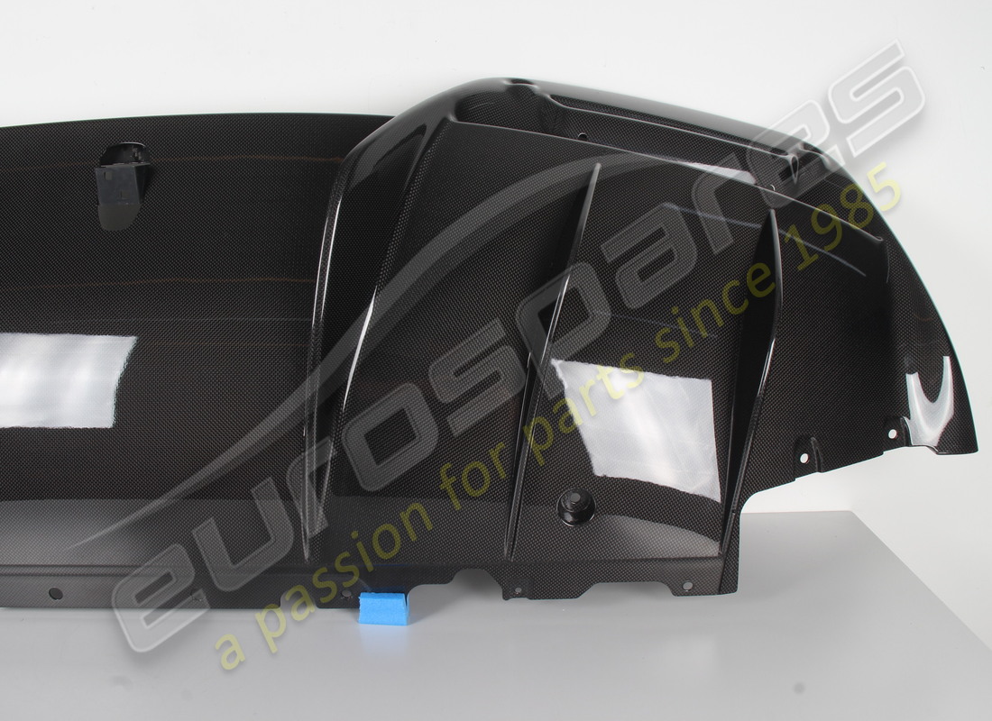 nouveau diffuseur arrière ferrari en carbone. numéro de pièce 887758 (3)