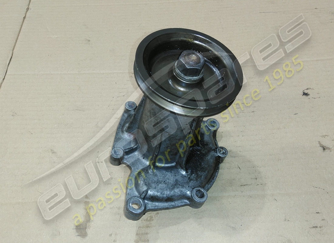 utilisé eurospares pompe à eau complète avant avec poulie. numéro de pièce eap1389959 (2)