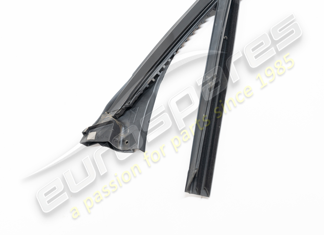 joint avant gauche d'occasion maserati. numéro de pièce 670295996 (2)